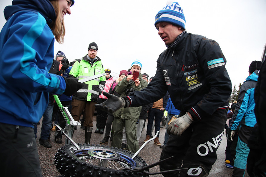 Pohjola kirkkaassa johtoasemassa kohti Päitsin maalia